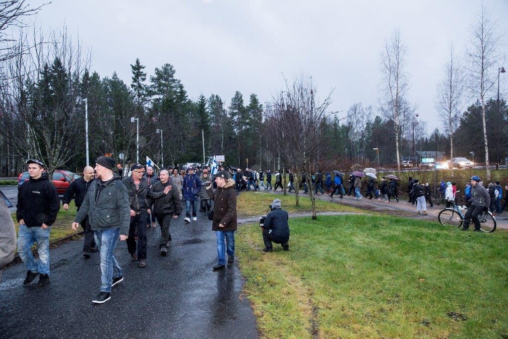 Mielenosoitus keräsi Kempeleeseen parisataa henkilöä.