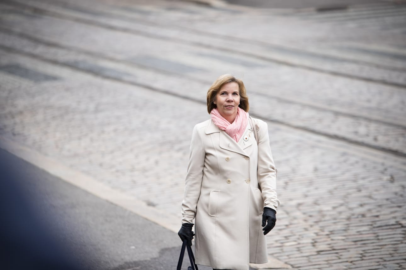 Oikeusministeri Anna-Maja Henriksson (r.)
