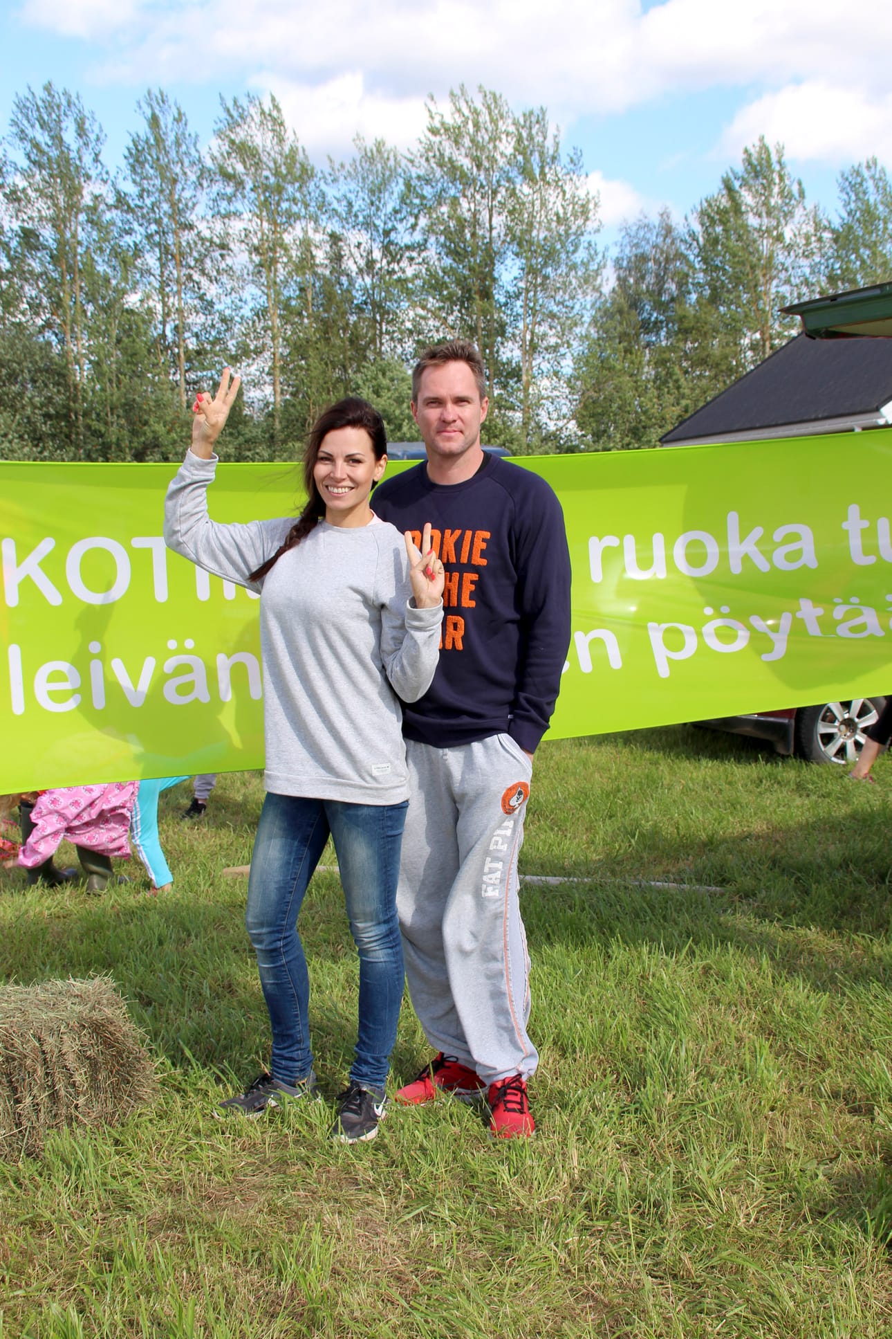 Mari Valosaari kannusti kilpailijoita päivällä, kun taas Jontte villitsi yleisön illan After run -juhlissa Rantsilan Raikkaalla.