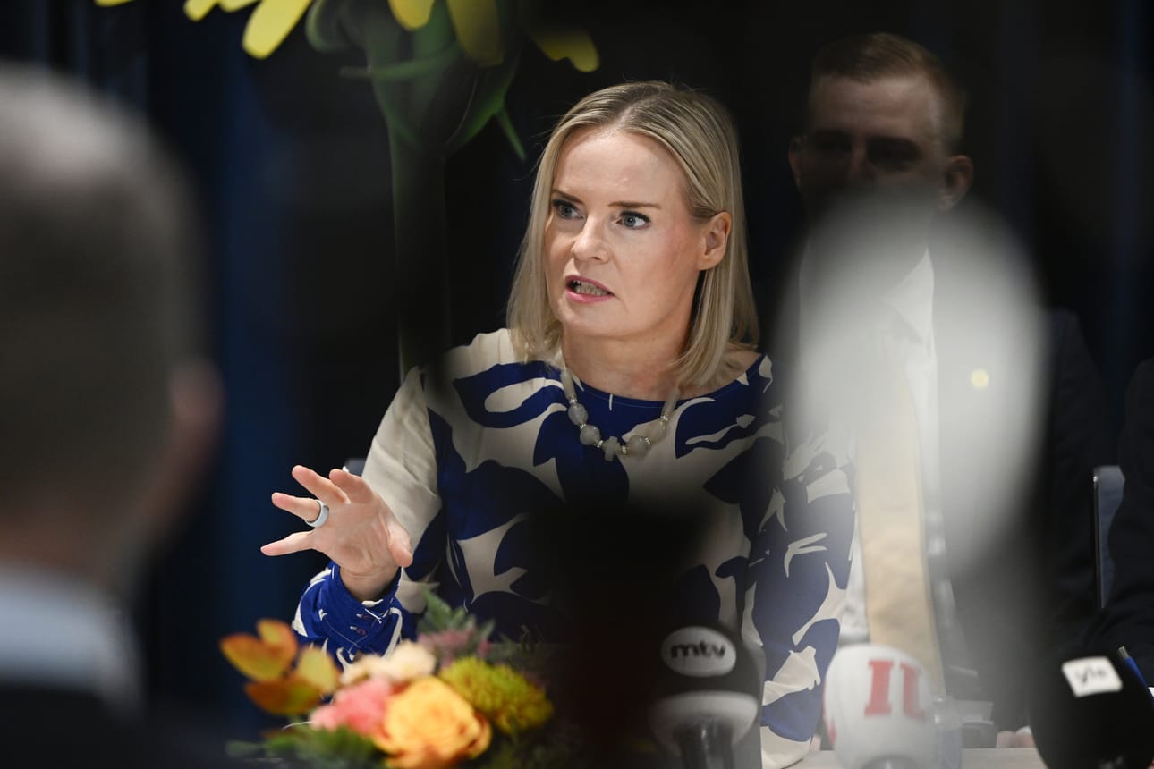 Perussuomalaisia johtava Riikka Purra esitteli puolueensa sopeutustavoitteet torstaina.