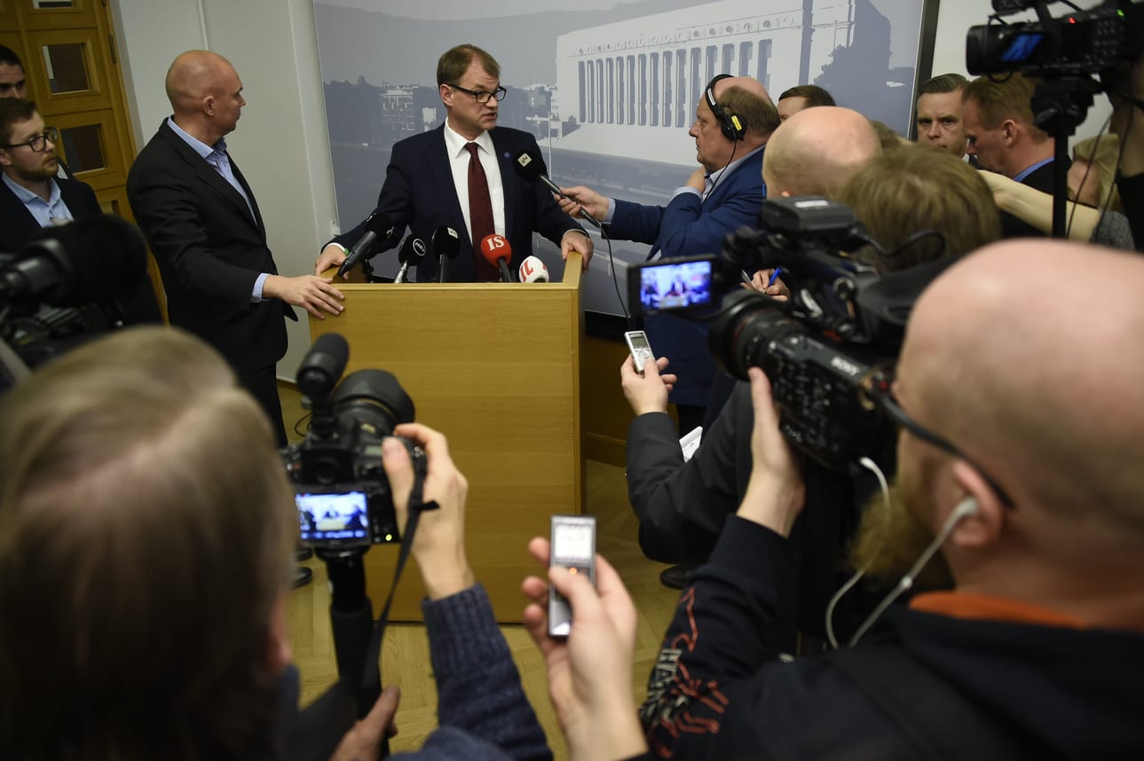 Pääministeri Juha Sipilä (kesk.) tuli tänään toimittajien eteen eduskunnassa.
