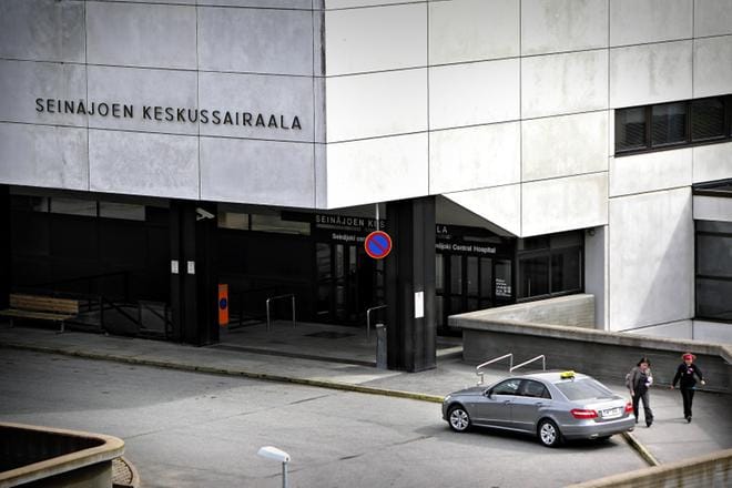Etelä-Pohjanmaan sairaanhoitopiirin hallitus päättää maanantaina, esittääkö se valtuustolle lähtöä mukaan kolmen sairaanhoitopiirin yhteiseen kehitysyhtiöön. Kuva: Tomi Kosonen