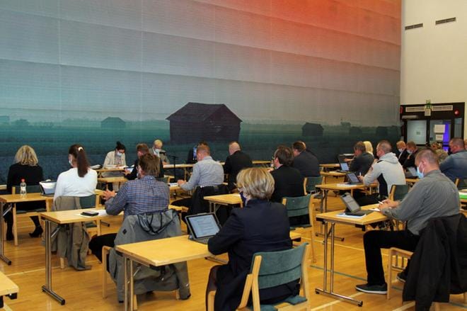 Kauhavan kaupunginvaltuusto valitsi muun muassa puheenjohtajistot ja hallituksen kokoonpanon maanantaina. Kuvat: Mia Kärkkäinen