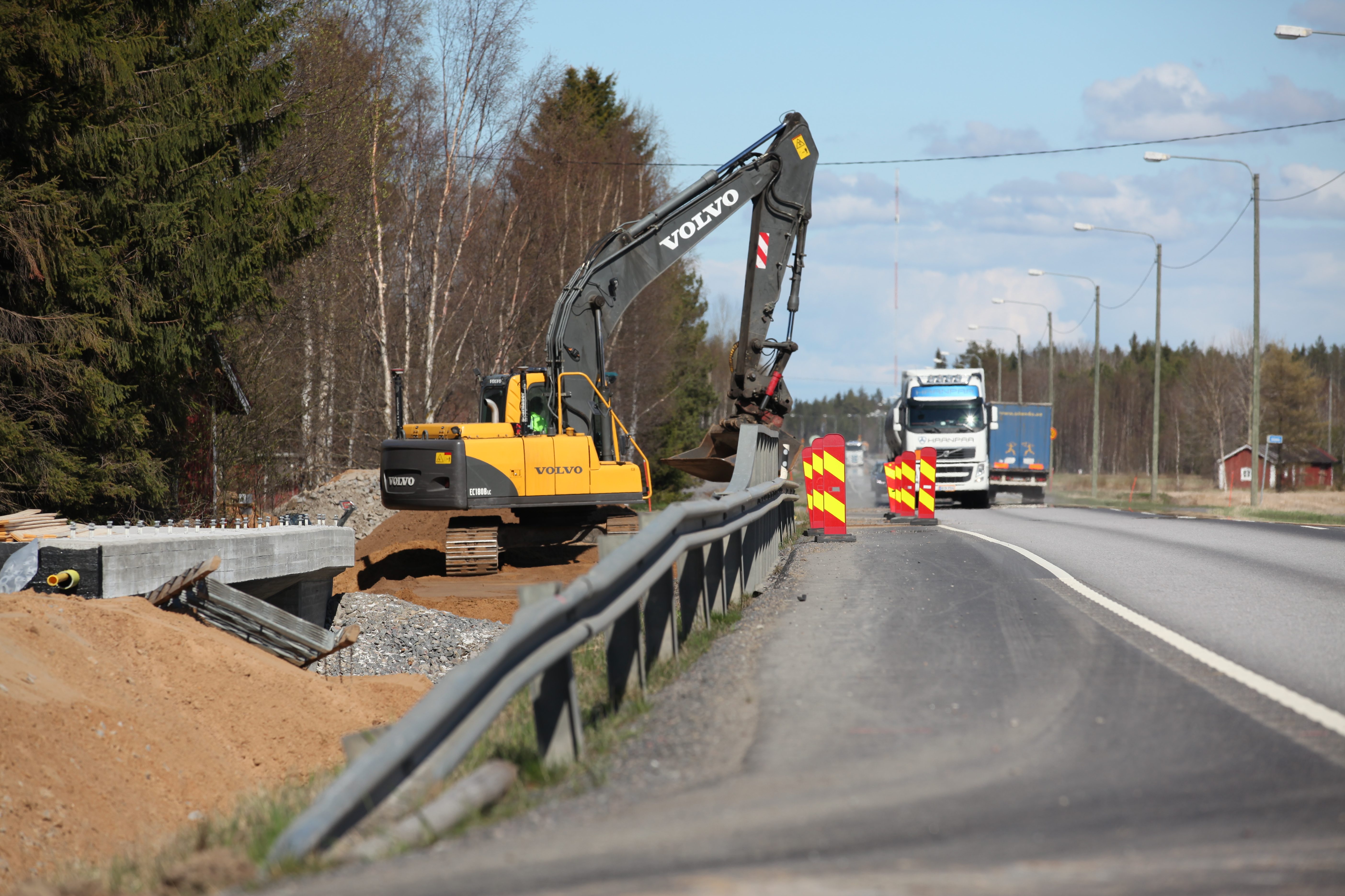 Valtatie 8:n remontti oli meneillään Pyhäjoella vuonna 2016.