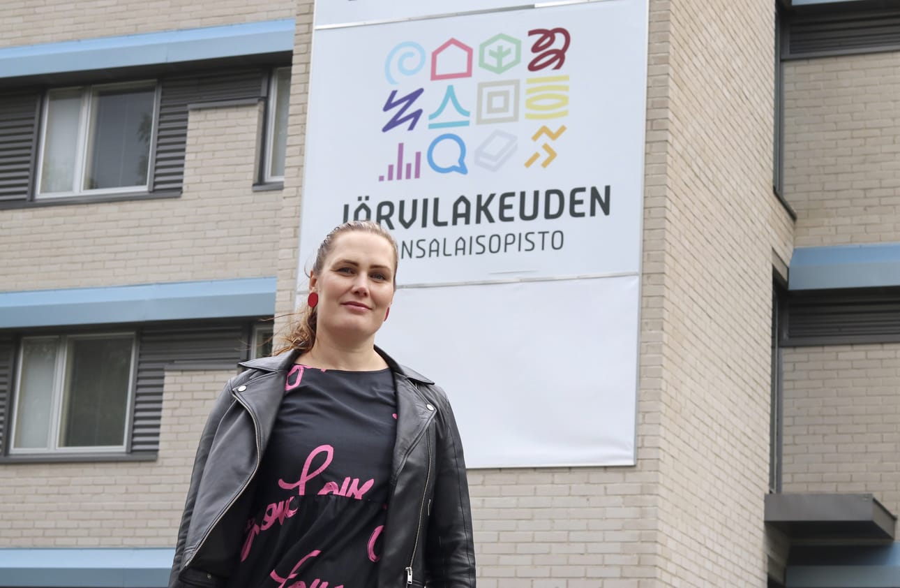 Marjo Salmenautio on aloittanut Järvilakeuden kansalaisopiston rehtorina elokuun alussa. Peremmälle-juttusarjan kysymyspatterin avulla pääset tutustumaan häneen paremmin.