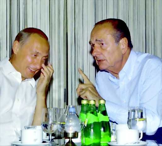 Yhtä mieltä . Presidentit Vladimir Putin ja Jacques Chirac ovat samoilla linjoilla Kaliningradin viisumikiistassa.