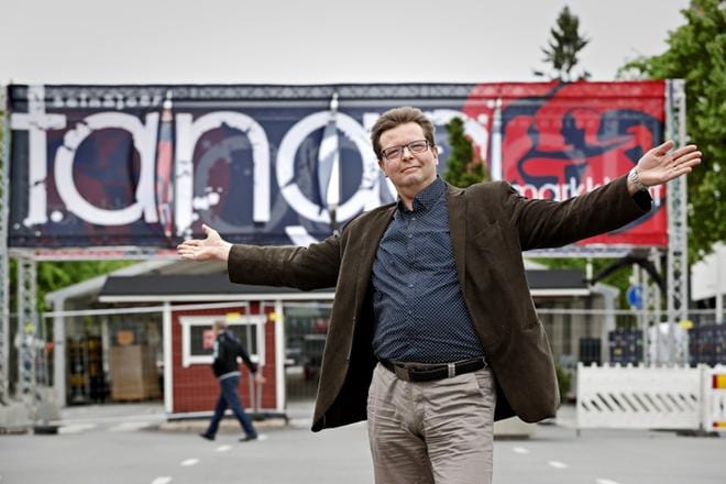Vihdoinkin 15 vuoden odotuksen jälkeen tangolaulukilpailun orkesteria johtaa jälleen ammattilaiskapellimestari, iloitsee kriitikko Markku Viitasaari. Kilpailijoita säestävää Turun yliopiston sinfoniaorkesteria, Collegium Musicum Turkua, johtaa kapellimestari Satu Simola. KUVA: KARI LÖFHJELM