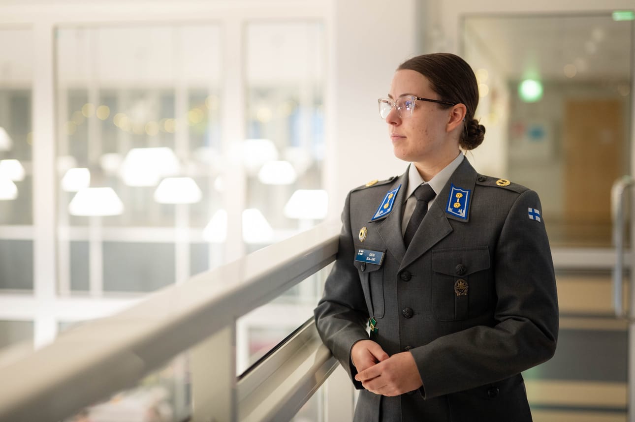 Katri Ala-aholle itsenäisyys merkitsee monia asioita, kuten vapautta ja mahdollisuutta vaikuttaa oman elämän kulkuun.