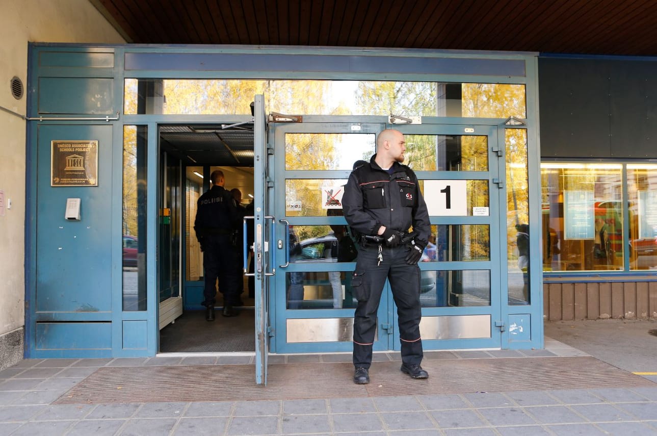 16-vuotias nuorukainen puukotti neljää ihmistä Myllytullin ammattiopistolla torstaina.