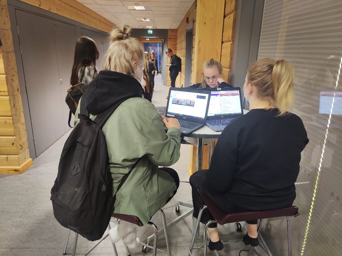 Lukiossa hyödynnetään tehokkaasti Kampuksen monipuolisia tiloja. Oppitunnit pyritään suunnittelemaan pedagogisesti sopiviksi eri aiheiden käsittelyyn. Tutkiva oppiminen, jota leimaa jatkuva, mediakriittinen tiedonhaku, on yleisesti käytössä.