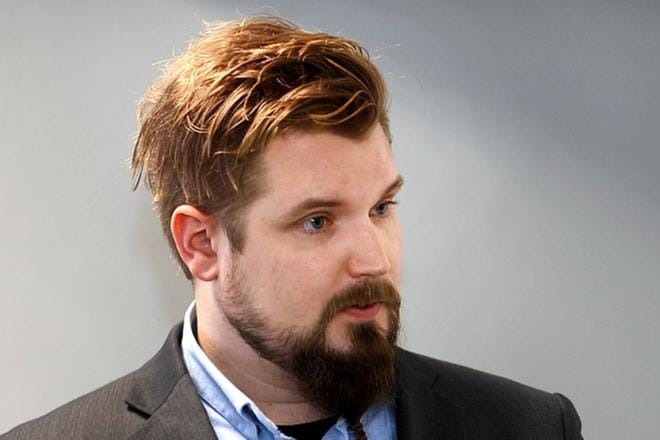 Nesteen tutkija Reetu Sallinen puhui torstaina autoteknillisessä illassa Seinäjoella liikennepolttoaineista. KUVA: JOUKO HÄNNINEN