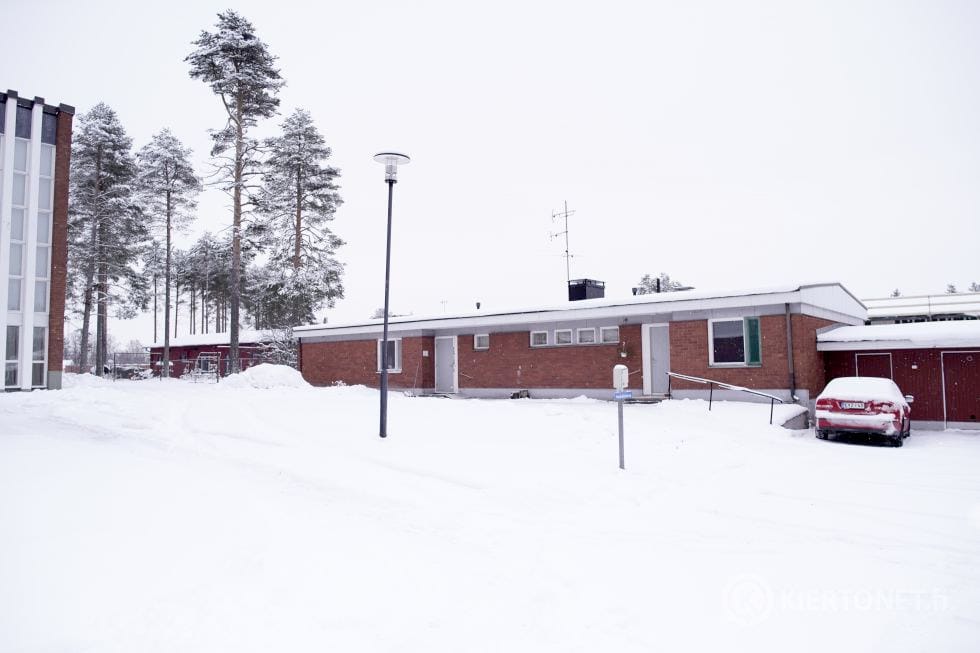 Pudasjärven seurakunta myy nettihuutokaupalla kahden huoneiston rivitalon. Toisessa huoneistossa on toiminut seurakunnan kirpputori ja toinen huoneisto on ollut asuinkäytössä.