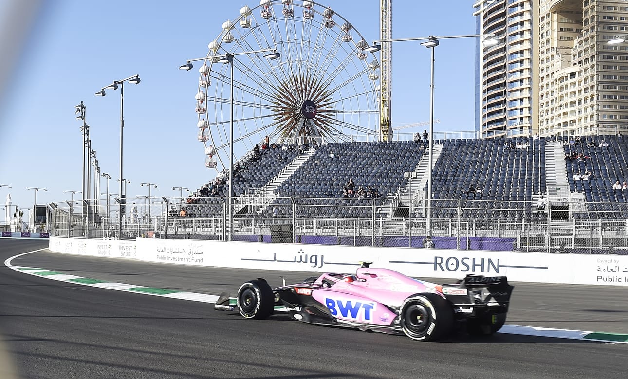Saudi-Arabian gp:n järjestäjät ovat vieneet turvatoimet äärimmilleen Jemenin huthikapinallisten perjantaina tekemän ohjusiskun takia.