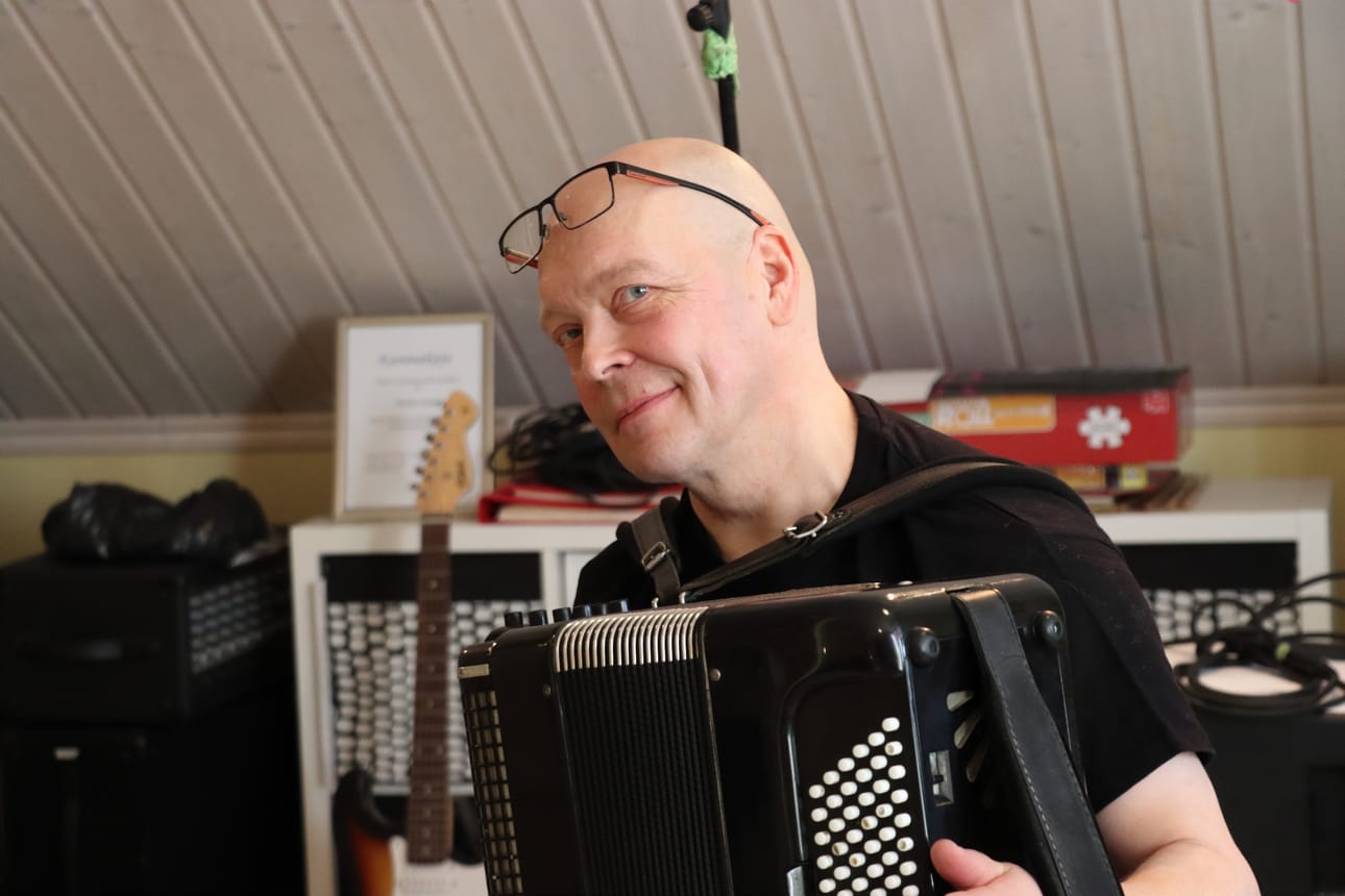 Heikki Jokiaho on päätynyt ensimmäistä kertaa elämässään seuraamaan Uuden musiikin kilpailua.