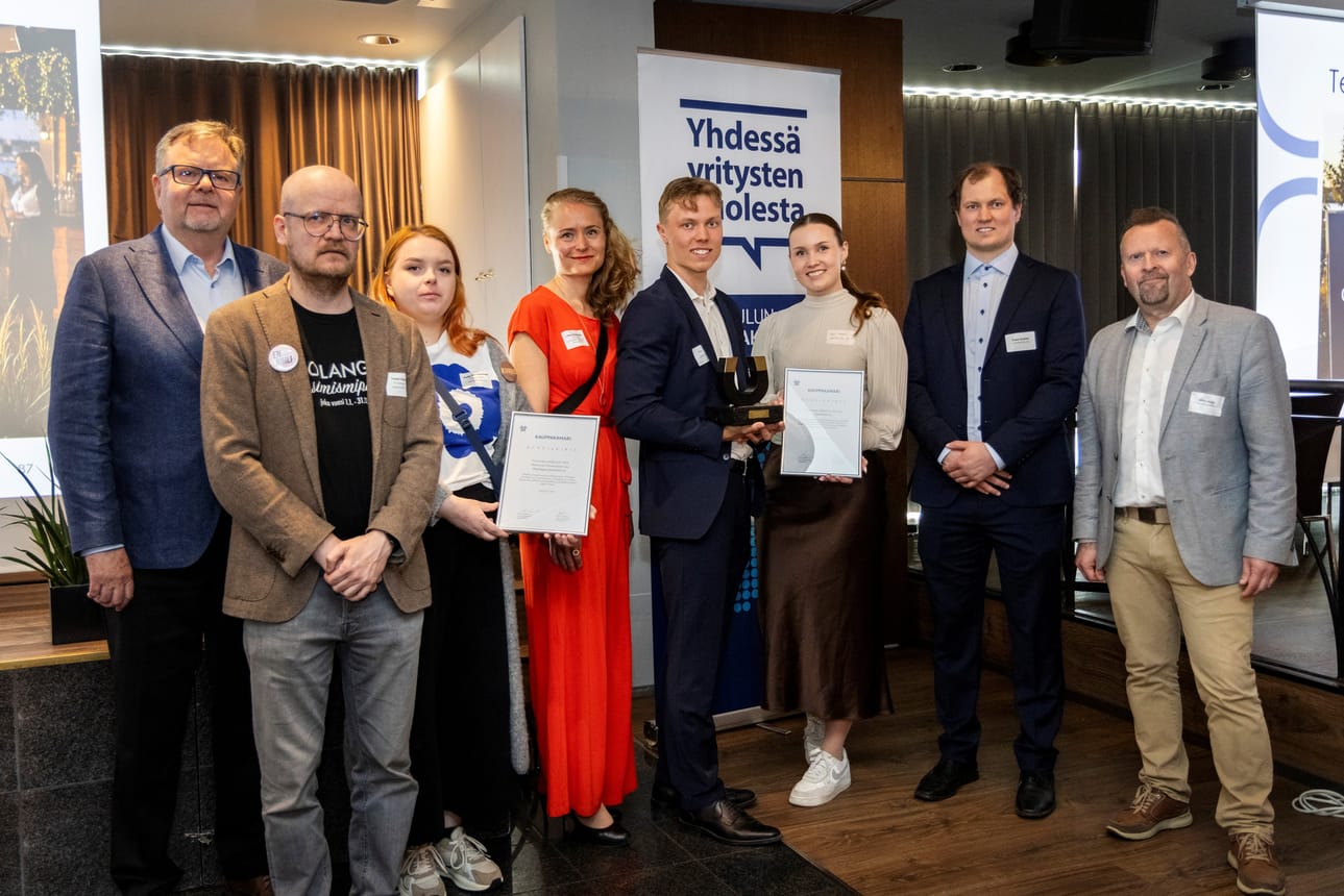 Lännentila palkittiin Vetovoima-palkinnolla, jonka vastaanottivat markkinointitiimin Johan Karjula ja Nea Hietala sekä toimitusjohtaja Klaus Karjula.