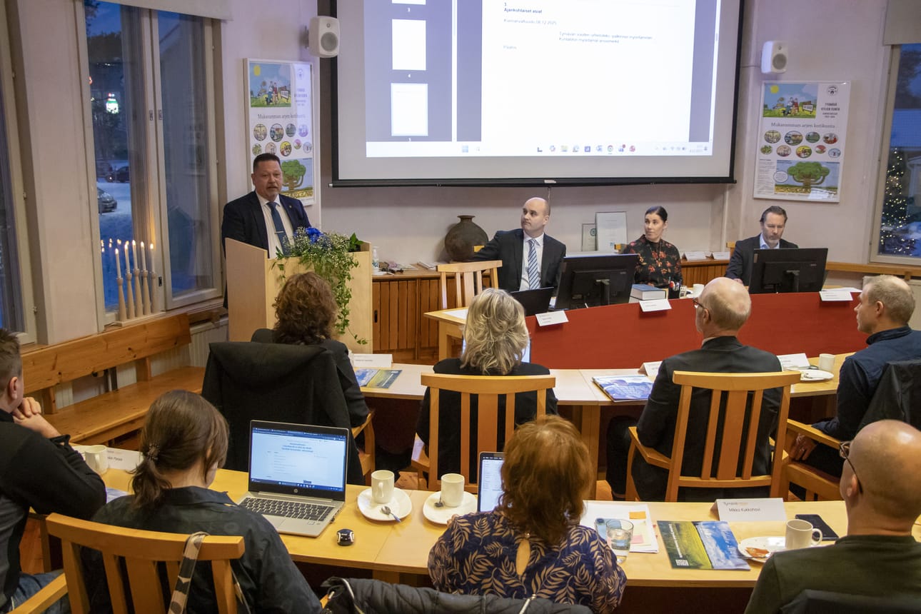 Tyrnävän kunnanvaltuusto kokoontui puurojuhlaan ja talousarvion äärelle.