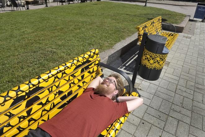 Raumalainen Tarmo Thorström sanoo, ettei ole ainut modernin pitsin taitaja. KUVA: Juha Sinisalo