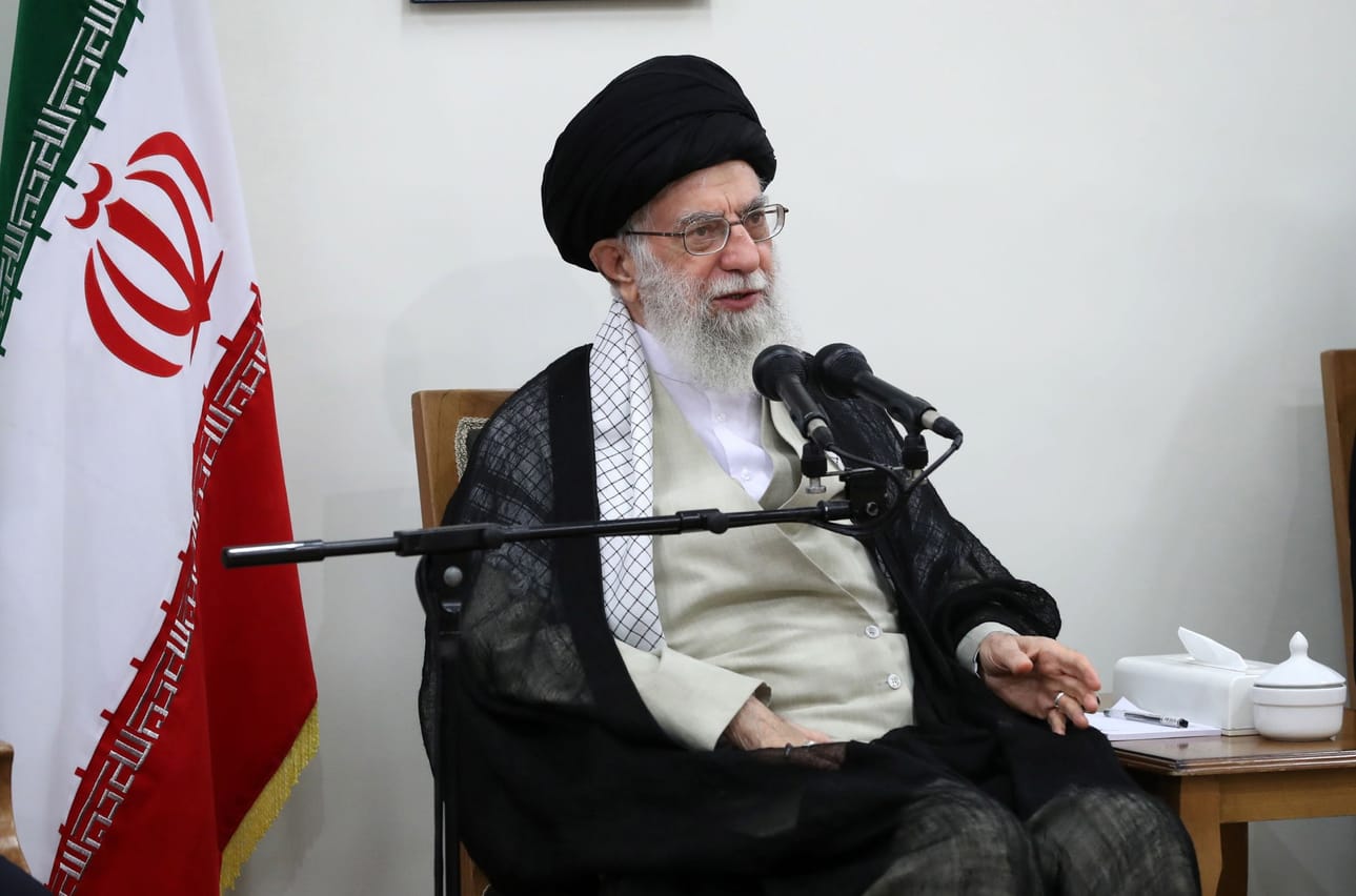 Yhdysvallat määräsi pakotteita Iranin korkeimmalle johtajalle ajatollah Ali Khameneille.
