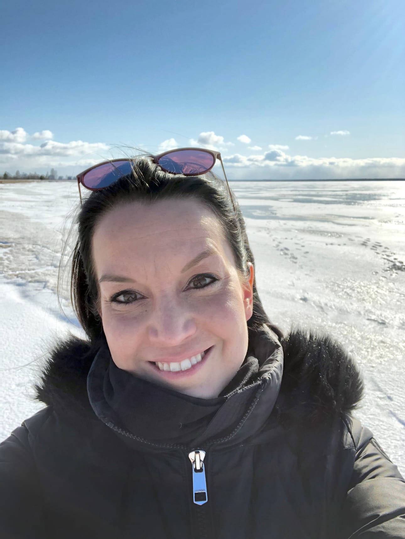 Sanna Hirvaskari tykkää ulkoilla vapaa-ajallaan. Tämä kuva on otettu Oulun Nallikarissa.