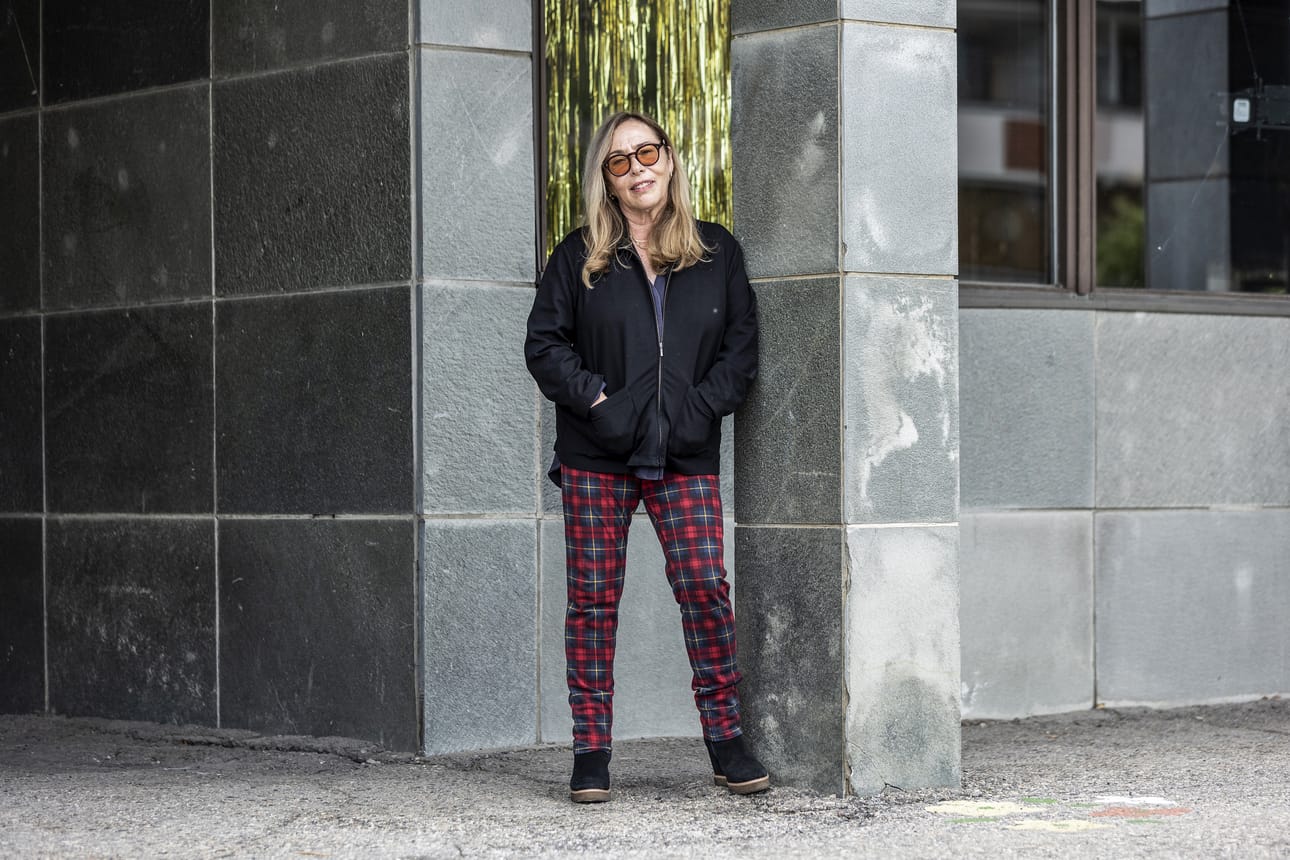 Ikääntymisen taidetta. Elokuvantekijä Susan Seidelman, 73, toivoo pystyvänsä yhä samaistumaan jollakin tasolla nuoriin ihmisiin. ”On outoa olla joku, jolla oli sormi populaarikulttuurin pulssilla 80-luvulta lähtien aina 2000-luvulle. Nyt huomaan, että uusi sukupolvi näkee maailman toisella tavalla. Tiedän, ettei sormeni ole enää pulssilla, mutta se on kiinnostavaa.”