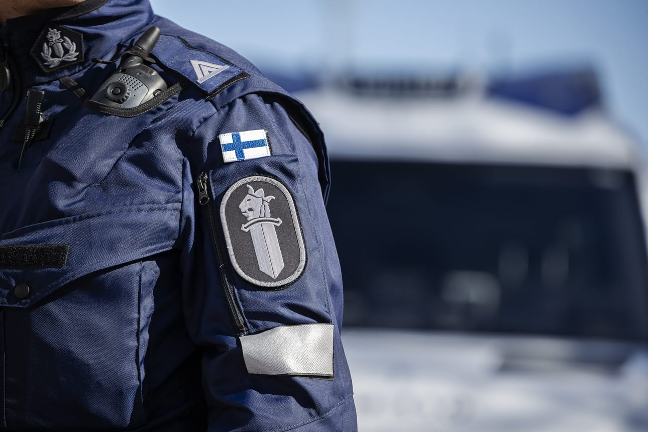 Oulun väkivaltaisesta autoryöstöstä epäillyt miehet on vangittu perjantaina Oulun käräjäoikeudessa.