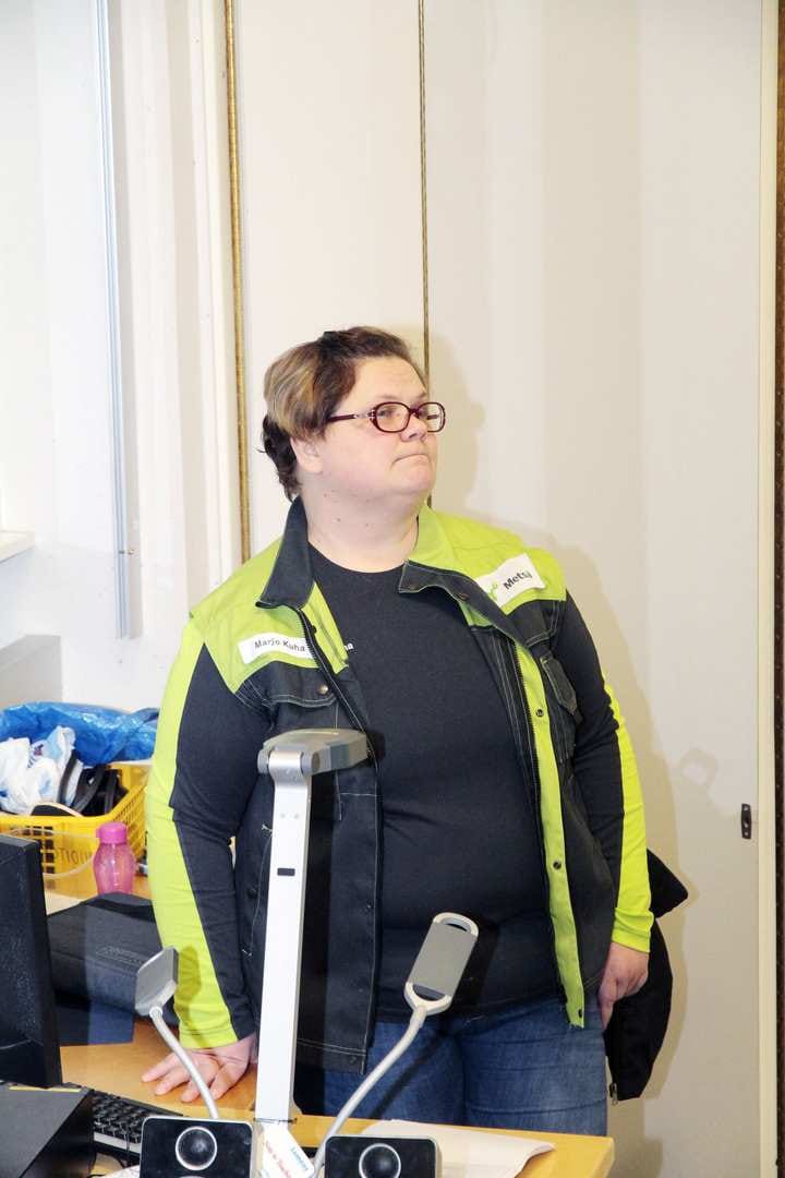 Marjo Kuha tuli metsäteollisuuden koululähettilääksi Metsä Groupilta. Hän kävi aikoinaan myös Hepolan koulua.