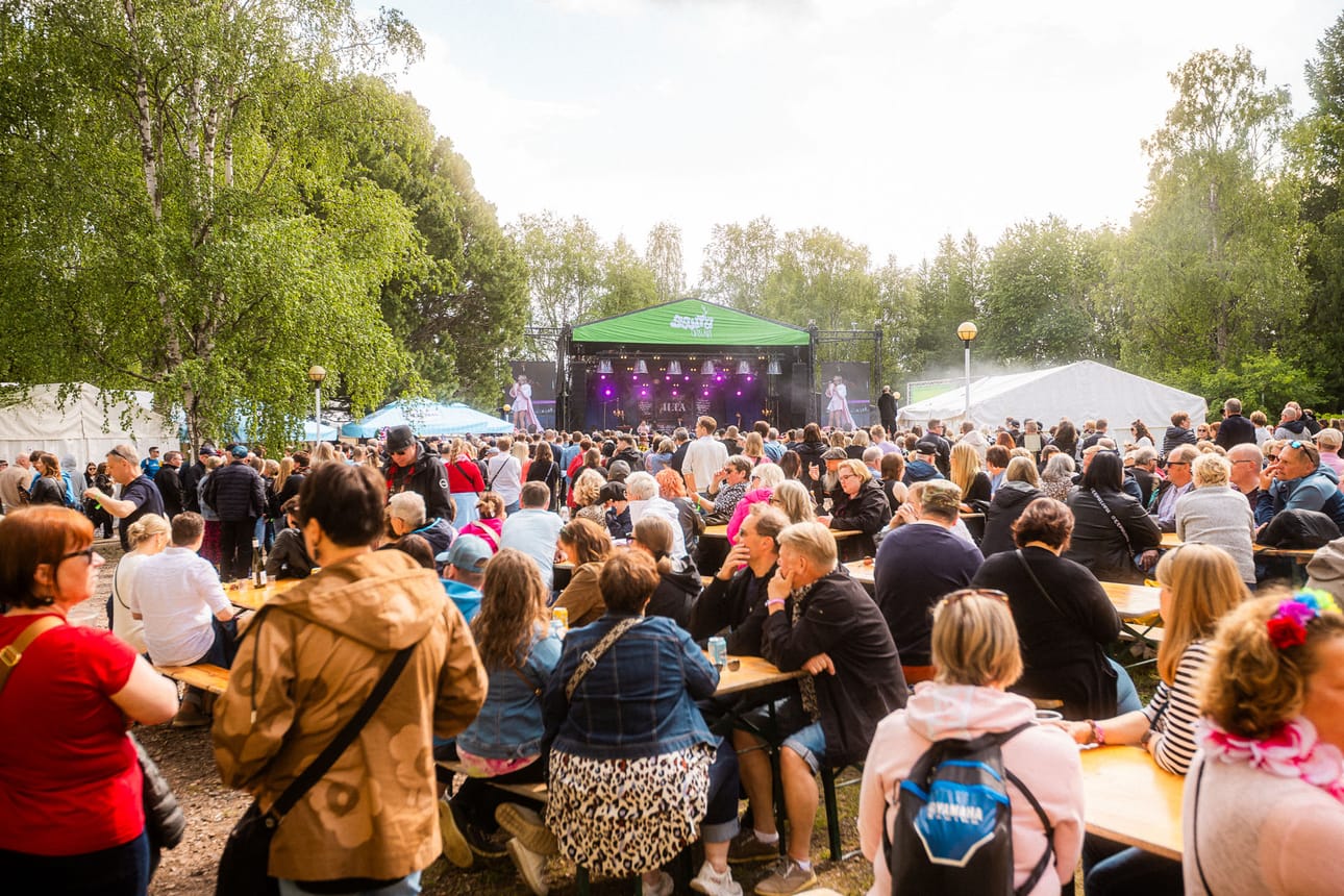 Santa Open Air avaa Eventmedian aikuisten festivaalikesän Rovaniemellä 3.–4. heinäkuuta. Sairaalanniemen alueella panostetaan ohjelman lisäksi viihtyisään festivaalipäivään.