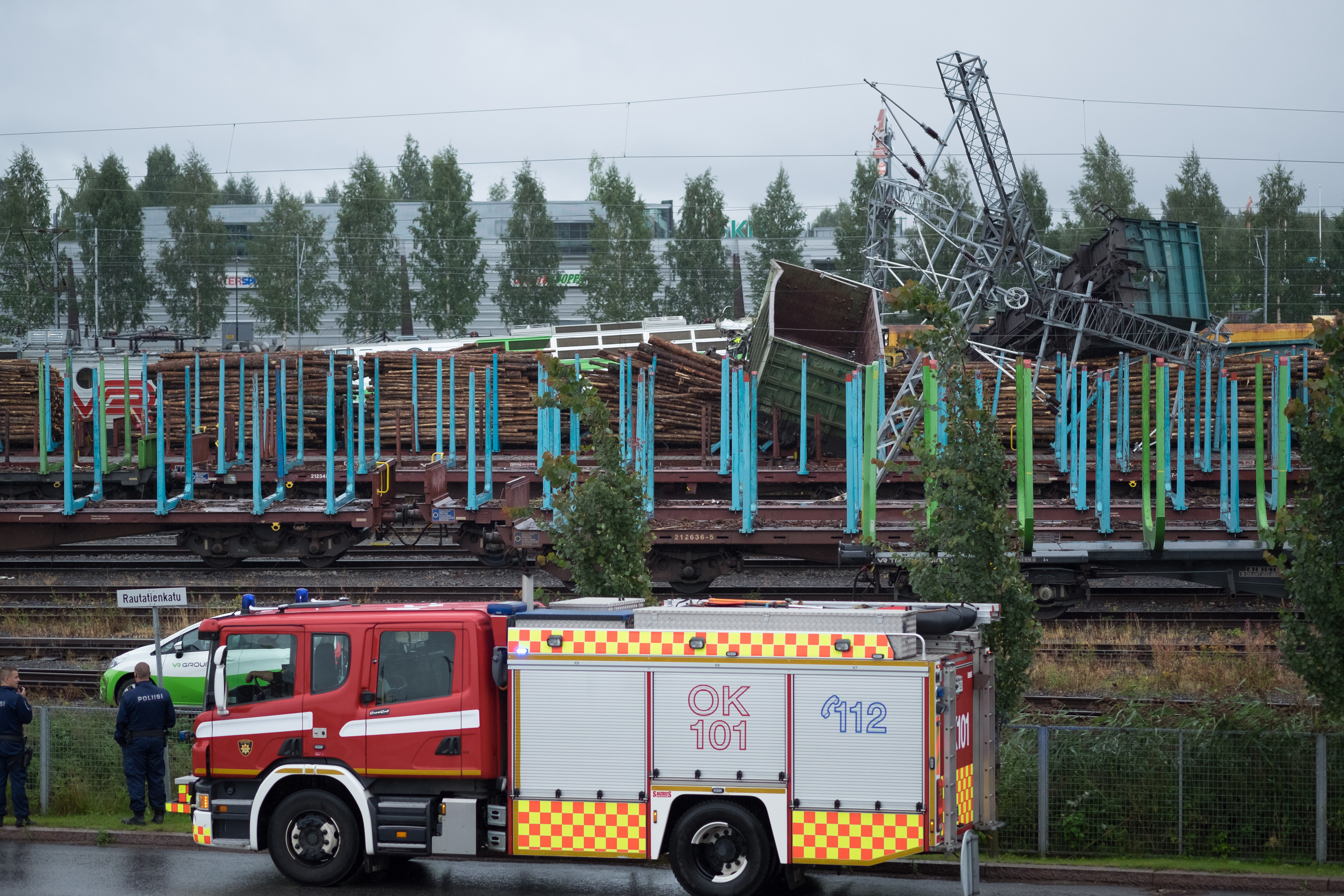Kaksi tavarajunaa törmäsi Oulun ratapiha-alueella Etu-Lyötyn kohdalla.