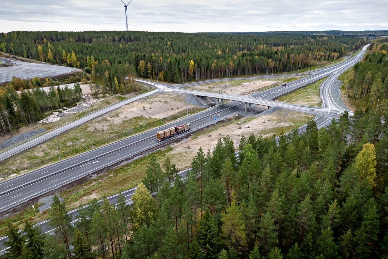 Muurimäen eritasoliittymän rakentaminen Lapualla oli osa valtatien 19 liikenneturvallisuuden ja sujuvuuden parantamista Lapuan ja Seinäjoen välillä.