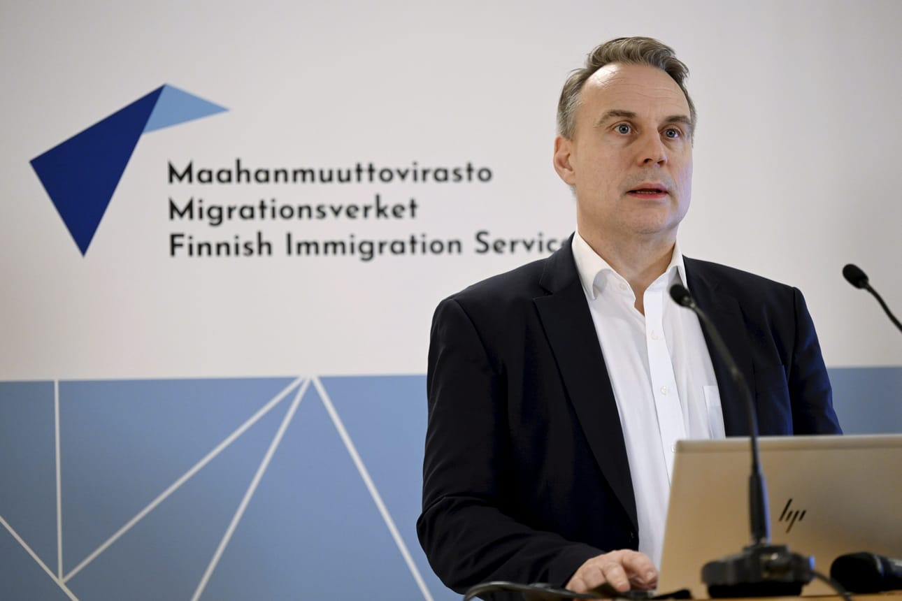 Maahanmuuttoviraston ylijohtaja Ilkka Haahtela esitteli tuoreita maahanmuuttotilastoja Helsingissä torstaina. LEHTIKUVA / Emmi Korhonen