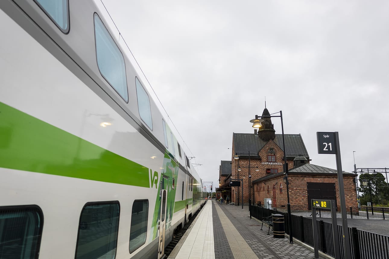 Oulun ja Haaparannan väliä liikennöivä VR:n juna on saapunut Haaparannan rautatieasemalle lähes poikkeuksetta myöhässä.