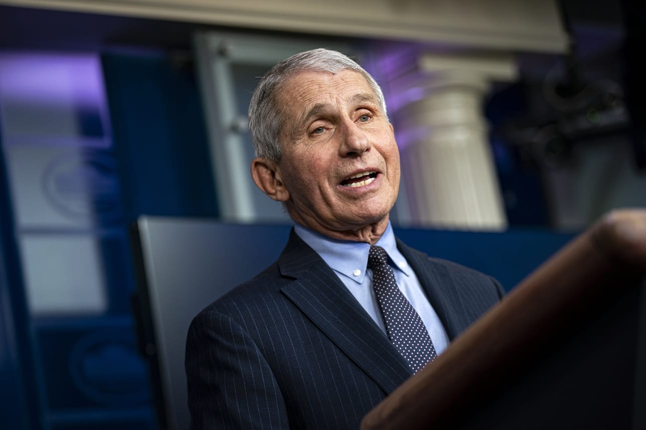 Johtava lääkinnällinen neuvonantaja Anthony Fauci kertoo voivansa puhua presidentti Joe Bidenille vapaasti ilman "seurauksia".