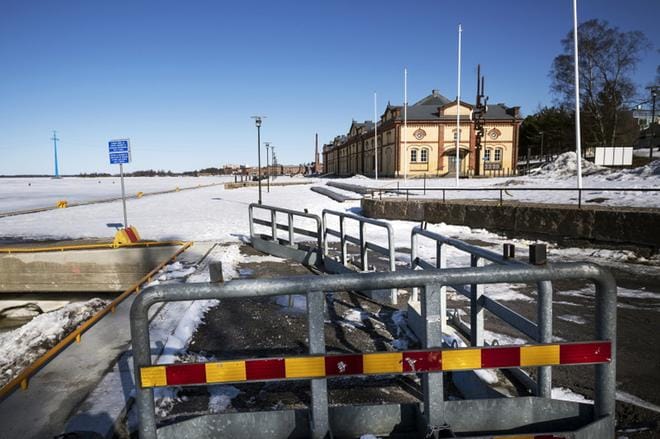 Kuntsin ranta saattaakin saada terassinsa jo tänä kesänä. Ainakaan avi ei suunnitelmia jarruta, vaikka Bryggan-ryhmä on niin tulkinnut. KUVA: JARNO PELLINEN
