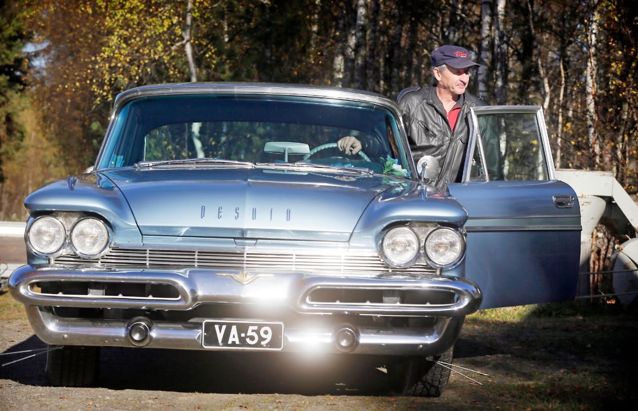 Reijo Ervasti ja amerikkalainen DeSoton vuosimallia 1959.