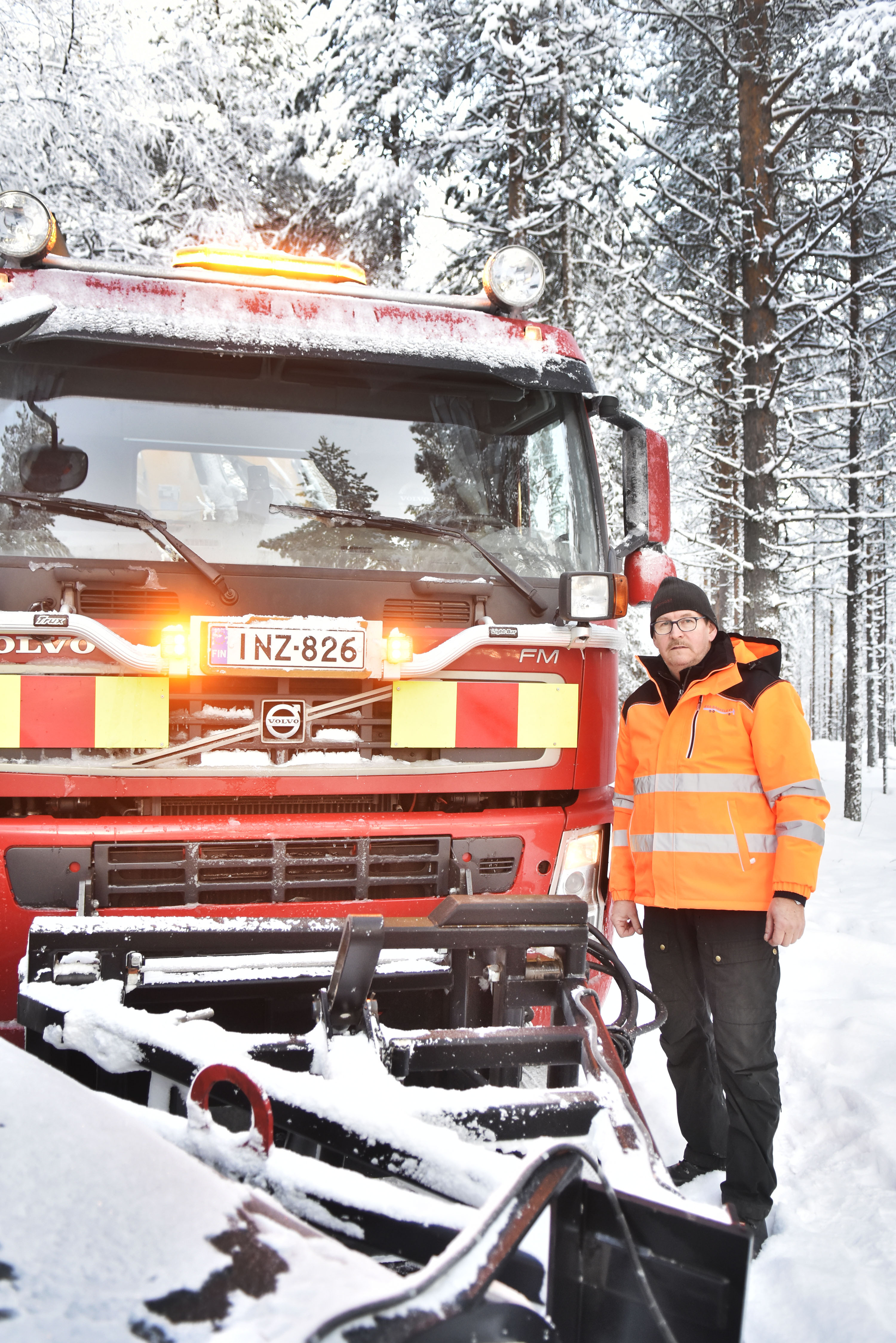 Vuoden yrittäjänä Taivalkoskella palkittu Esa Särkelä toimii kuorma-autoilijana, jäteyrittäjänä ja rakennustoiminnassa.