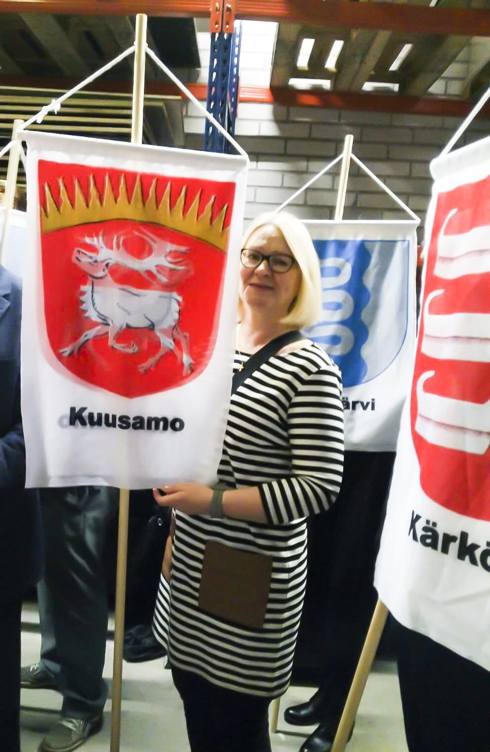 Kuusamon vaakunaviiriä kantoi Anne Kananen.