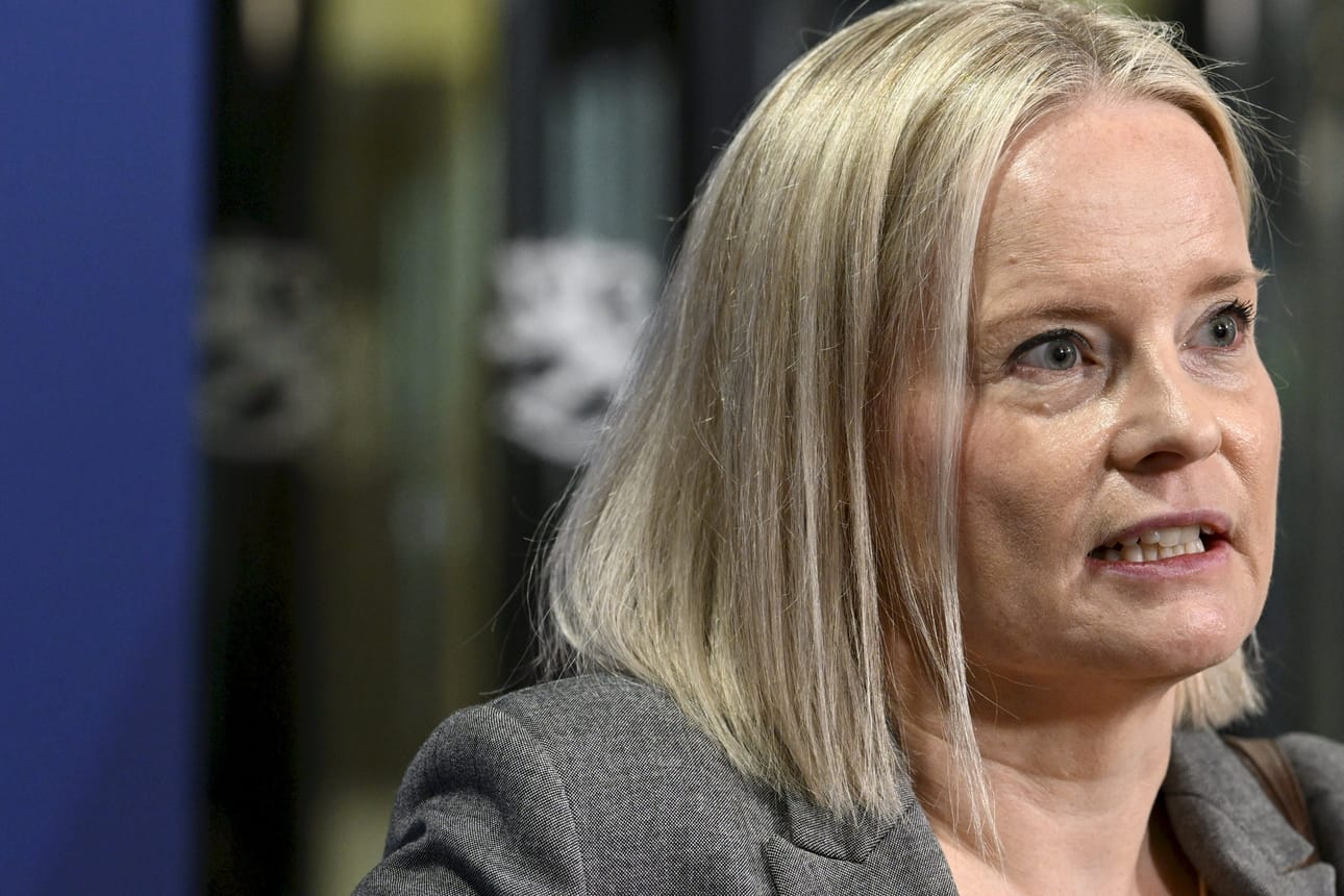 Valtiovarainministeri Riikka Purran (ps.) mukaan Suomen oleelliset verrokkimaat ovat tehneet vastaavia uudistuksia 1990- ja 2000-luvuilla, ja hallitus haluaa liikkua tässä pohjoismaiseen suuntaan. Oppositiolta Purra sai kovaa kritiikkiä. LEHTIKUVA / Heikki Saukkomaa