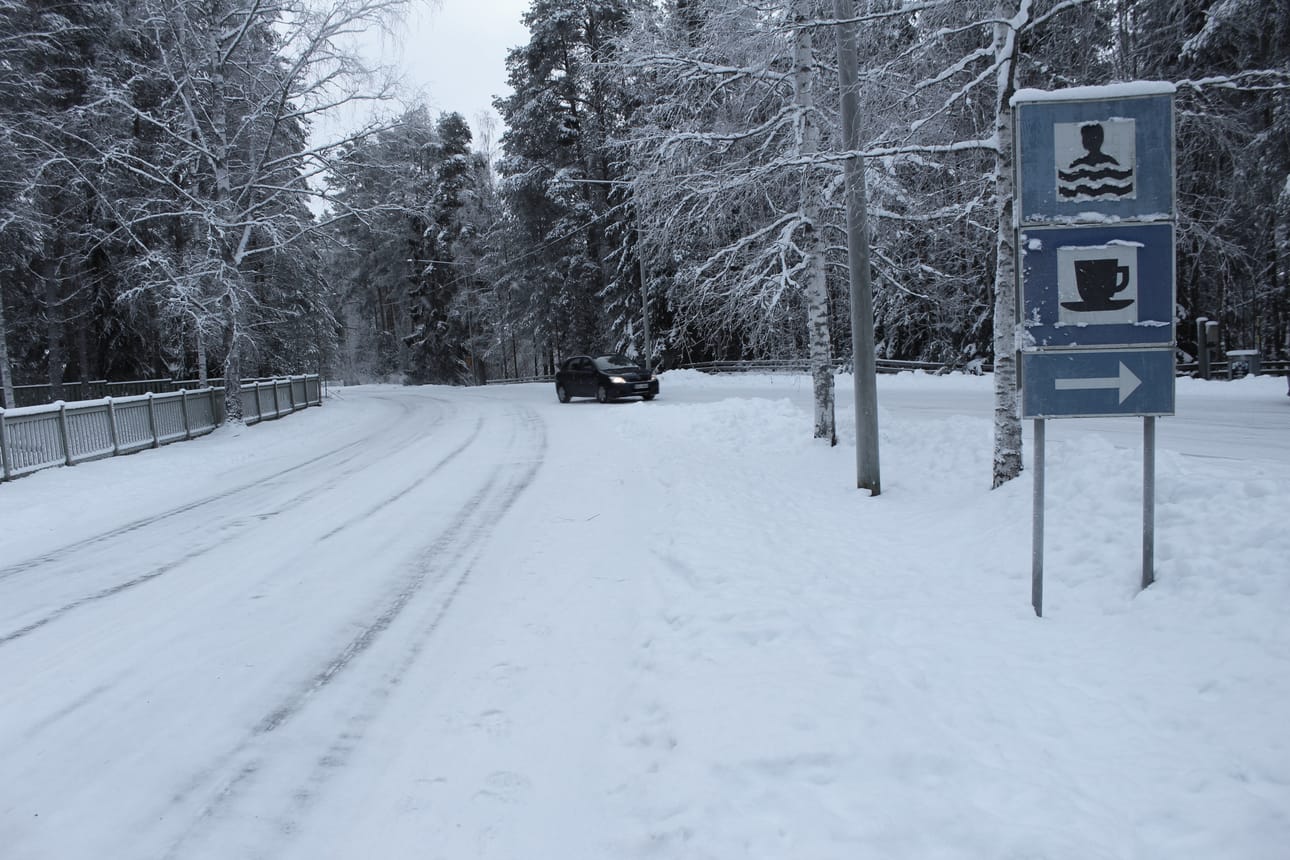 Kuortane aikoo rakentaa Keskustieltä erkanevan kävely- ja pyöräilyväylän. Se ulottuu Kirkkotien vierustaa pitkin aina kirkon eteläiselle parkkipaikalle ja Kirkkorannan korkeudelle. Arkistokuva.