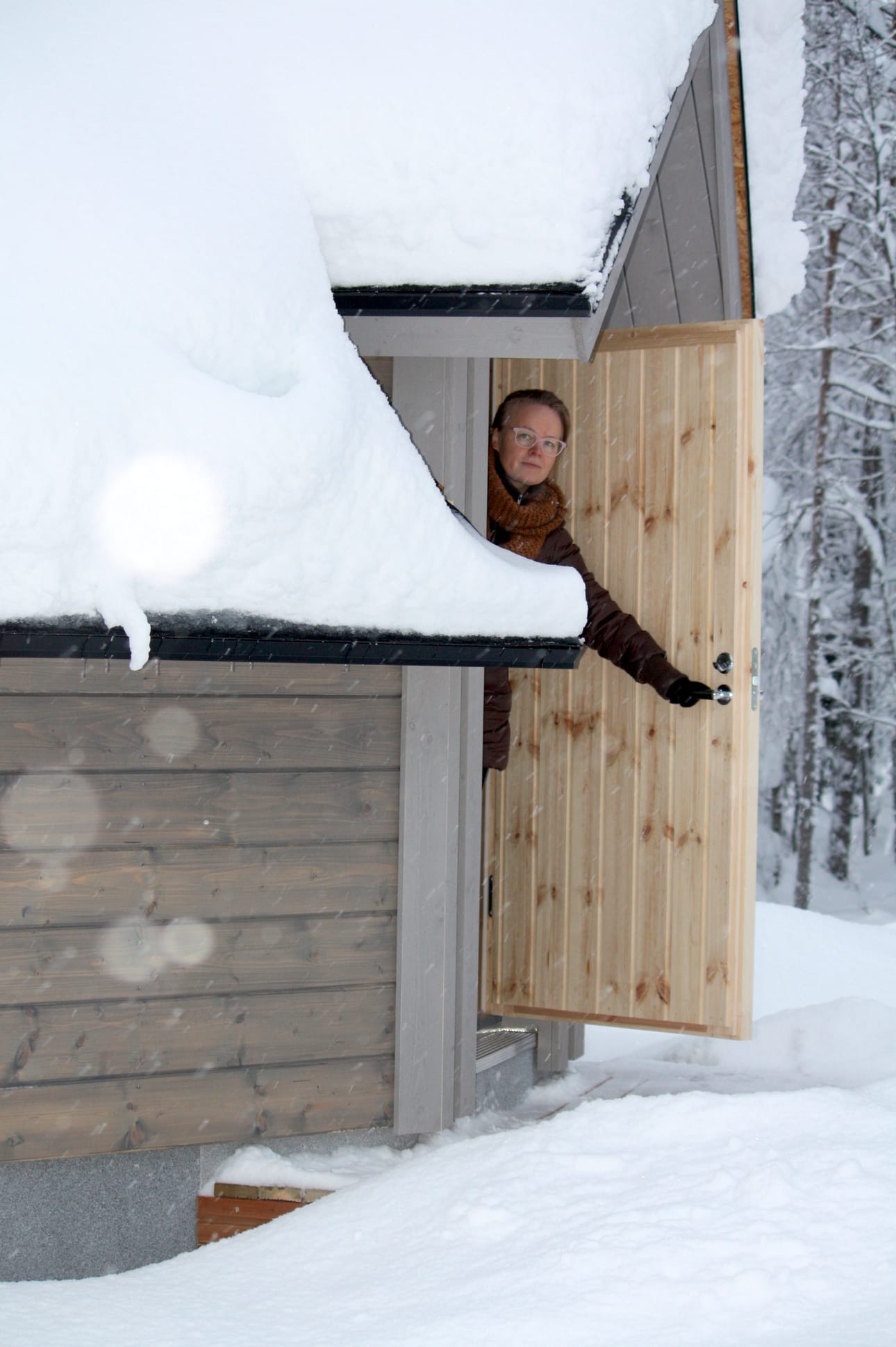 Saijan Lomakartanon markkinointiyhteyshenkilö Niina Kemppainen on tarjonnut turisteille näköalamökkien elämyksiä.