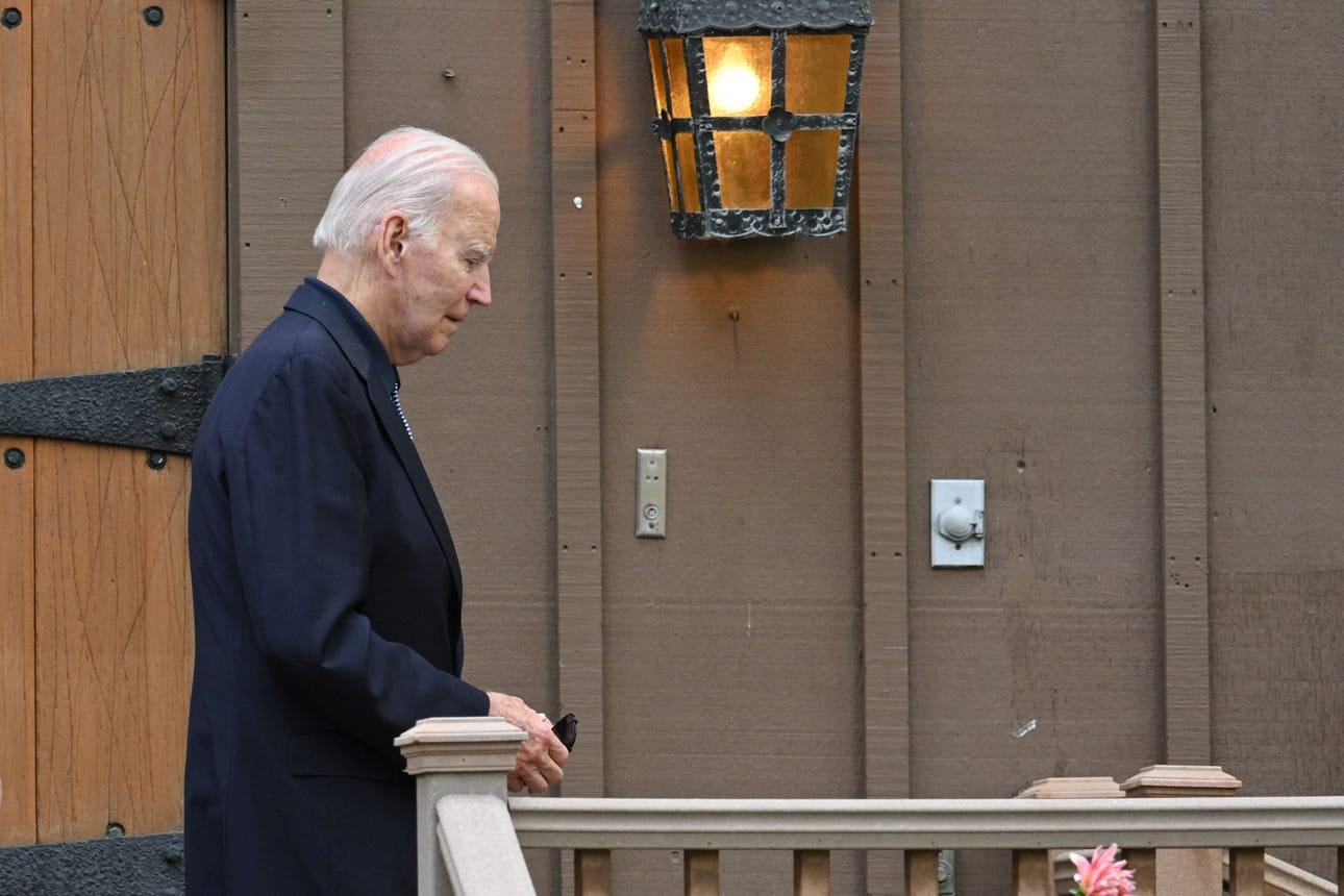 Joe Biden julisti osavaltioon hätätilan, mutta häntä on CNN:n mukaan katastrofin aikana arvosteltu siitä, ettei hän olisi muuten huomioinut Havaijia tarpeeksi. LEHTIKUVA/AFP