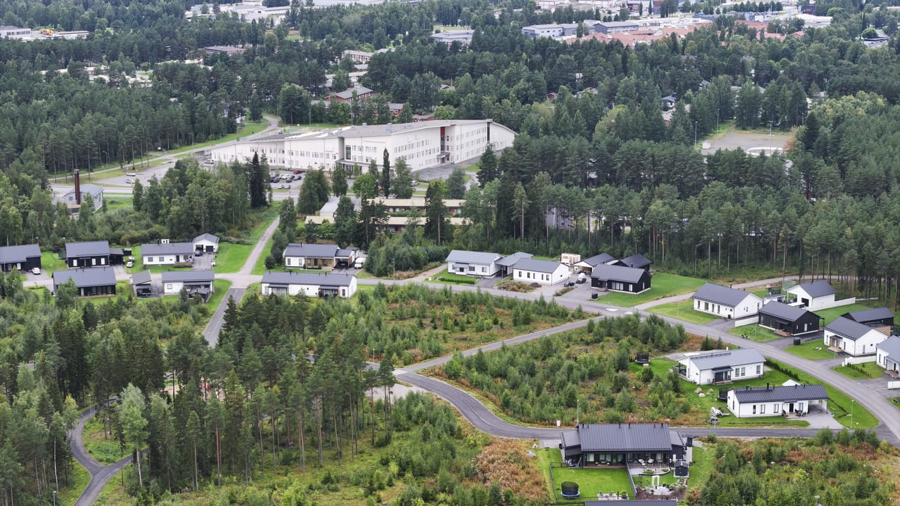 Pyhtilänkaaren asuinalue rakennettiin 2018. Raahen johtava rakennustarkastaja kertoo, että omakotitalojen rakentaminen on vähentynyt Raahessa vuosikymmenen vaihteesta lähtien.