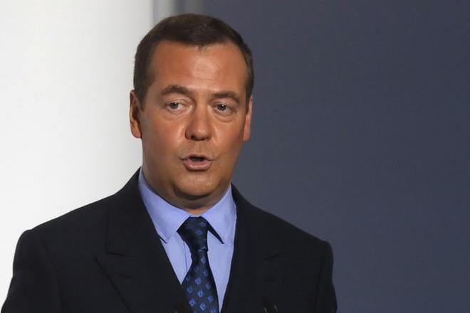 Venäjän pääministeri Dmitri Medvedev vierailee keskiviikkona pääministeri Juha Sipilän (kesk.) luona Smolnassa Helsingissä. KUVA: YURI KOCHETKOV