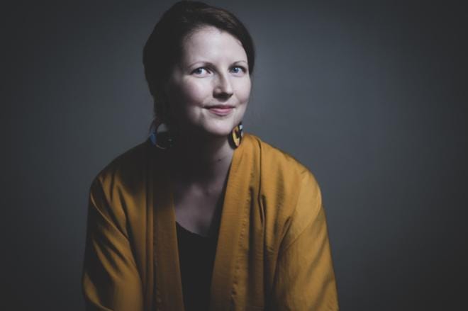 Maisku Myllymäki kasvoi Alavudella ja asuu nykyisin Helsingissä. Hän kirjoittaa parhaillaan toista romaaniaan, jonka on määrä ilmestyä ensi vuonna.