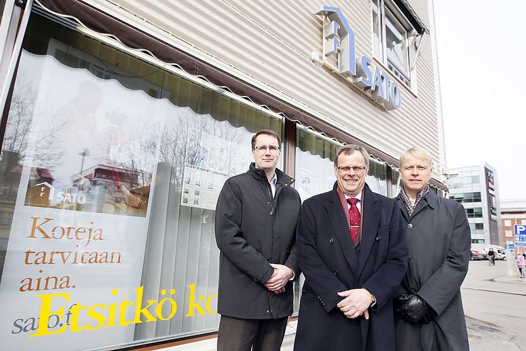 Saton Oulun aluejohtaja Arto Aalto (vas.), toimitusjohtaja Erkka Valkila ja liiketoimintajohtaja Pasi Suutari kertoivat torstaina Oulussa, että yhtiö hakee kasvua muun muassa Oulun ja Pietarin asuntomarkkinoilta.