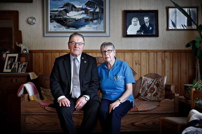 Jalasjärvellä asuvat Aulis ja Marja Harju eivät koskaan unohda maaliskuun 7. päivää vuonna 1969 Pihtiputaalla. Nuori pappi riensi vaimonsa kanssa surutaloihin, kun paikallinen pienviljelijä oli ampunut kiväärillään neljä poliisia. KUVAT: TOMI KOSONEN