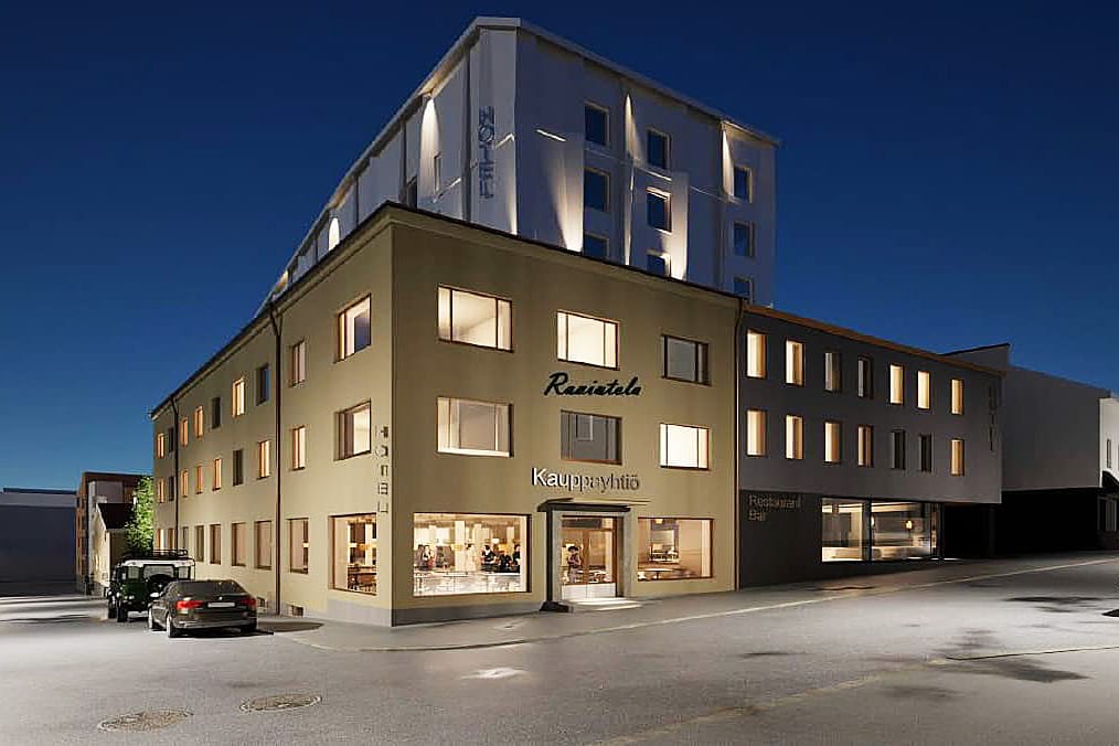 Havainnekuva esittelee, miltä 1920-luvulta periytyvä Kauppayhtiö voi näyttää tulevaisuudessa. Kaavamuutos mahdollistaa yhdeksänkerroksisen hotellin rakentamisen tontin keskiosaan.