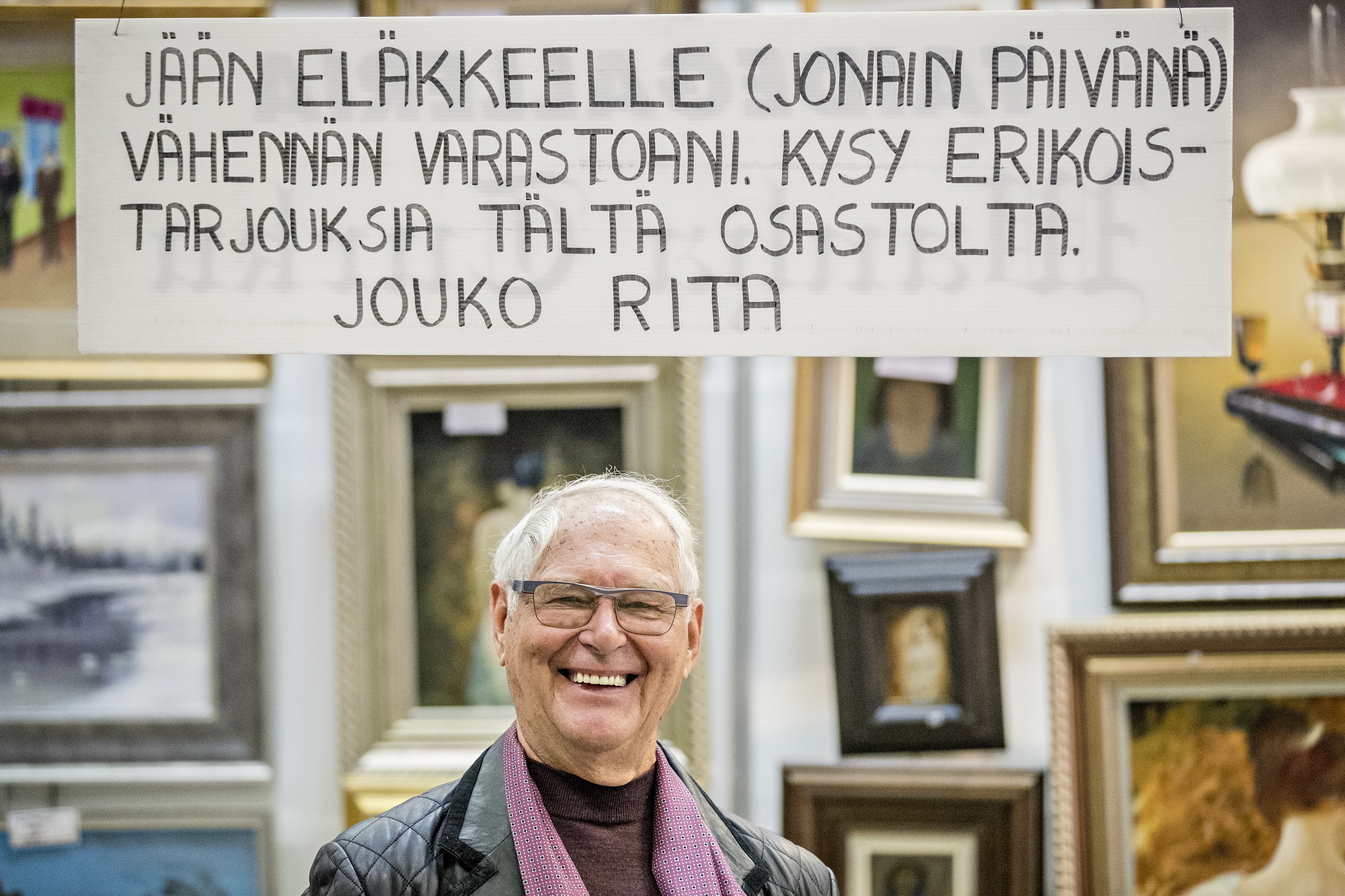 Tamperelainen taidekauppias Jouko Rita on myynyt taidetta yli 50 vuoden ajan. Häntä tituleerataan maan vanhimmaksi taidekauppiaaksi sekä fyysiseltä että virkaiältään.