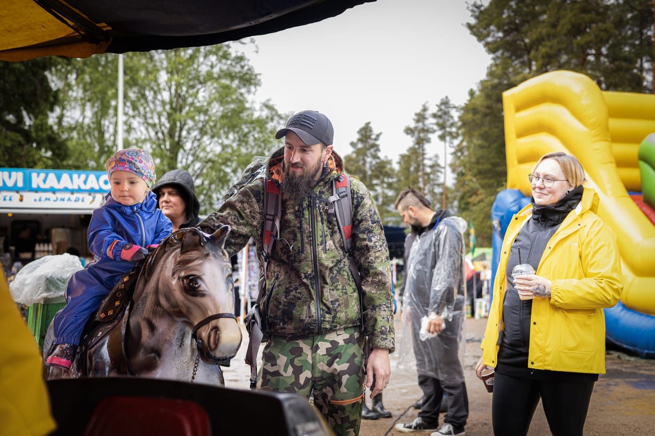 Elli, Toni ja Suvi Takamäki olivat Nummirockissa ensimmäistä kertaa koko perheen voimin.