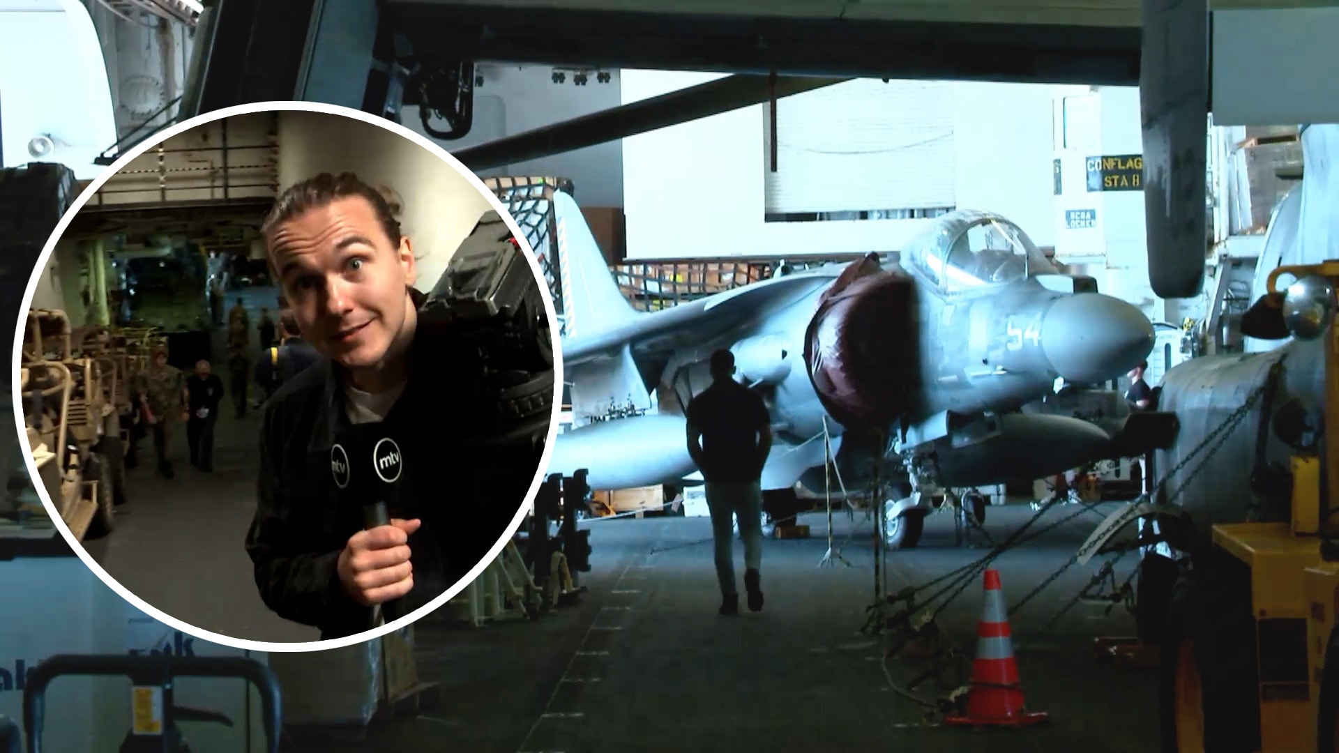 Harrier-hävittäjiä, taisteluhelikoptereita ja 2 000 sotilasta – katso videolta, mitä kaikkea Helsingissä vieraileva maihinnousutukialus USS Kearsarge kätkee sisäänsä