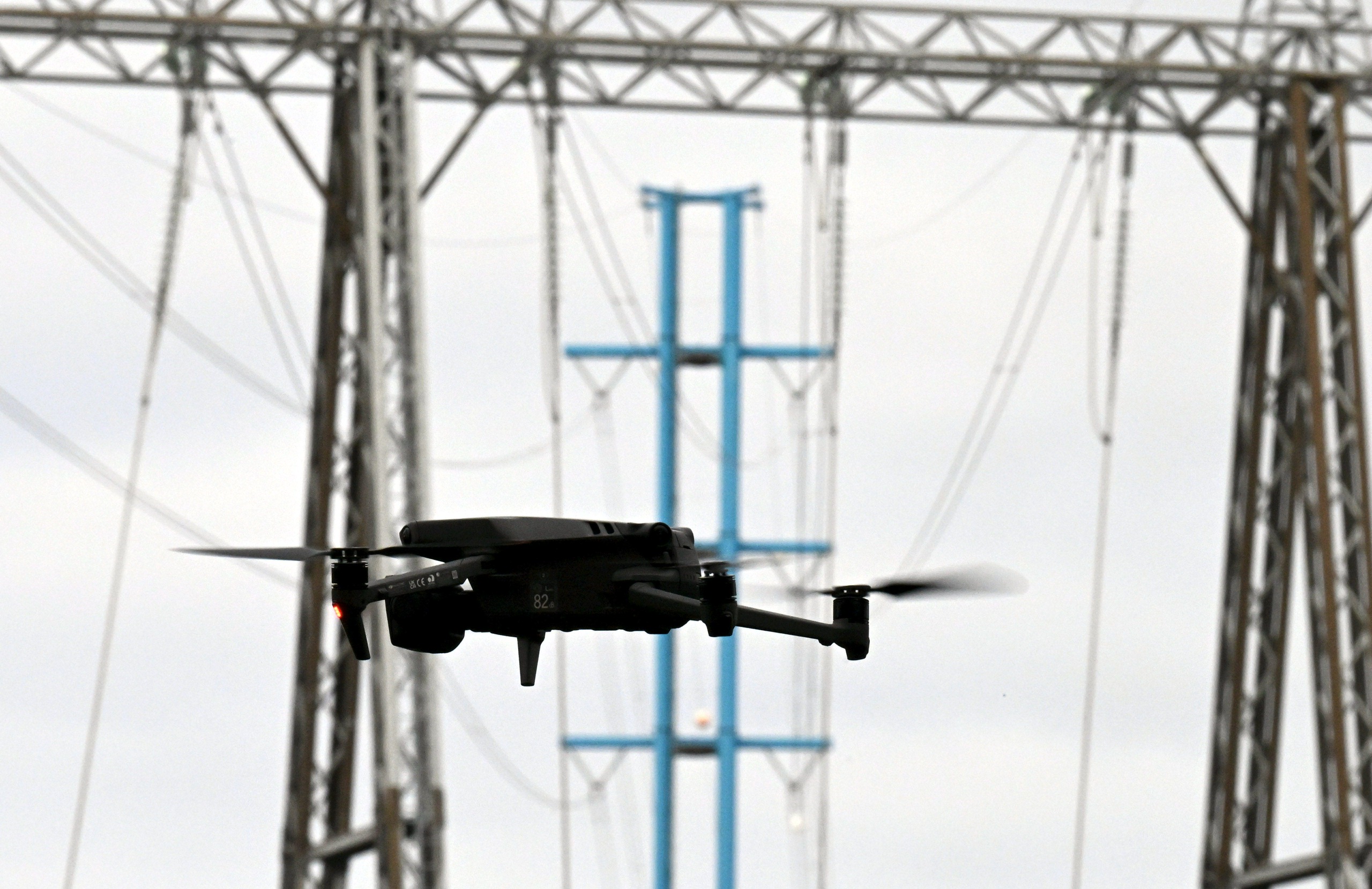 Epävarmuus ja kaupan esteet heikentävät maailmantalouden kasvunäkymiä, varoittaa OECD